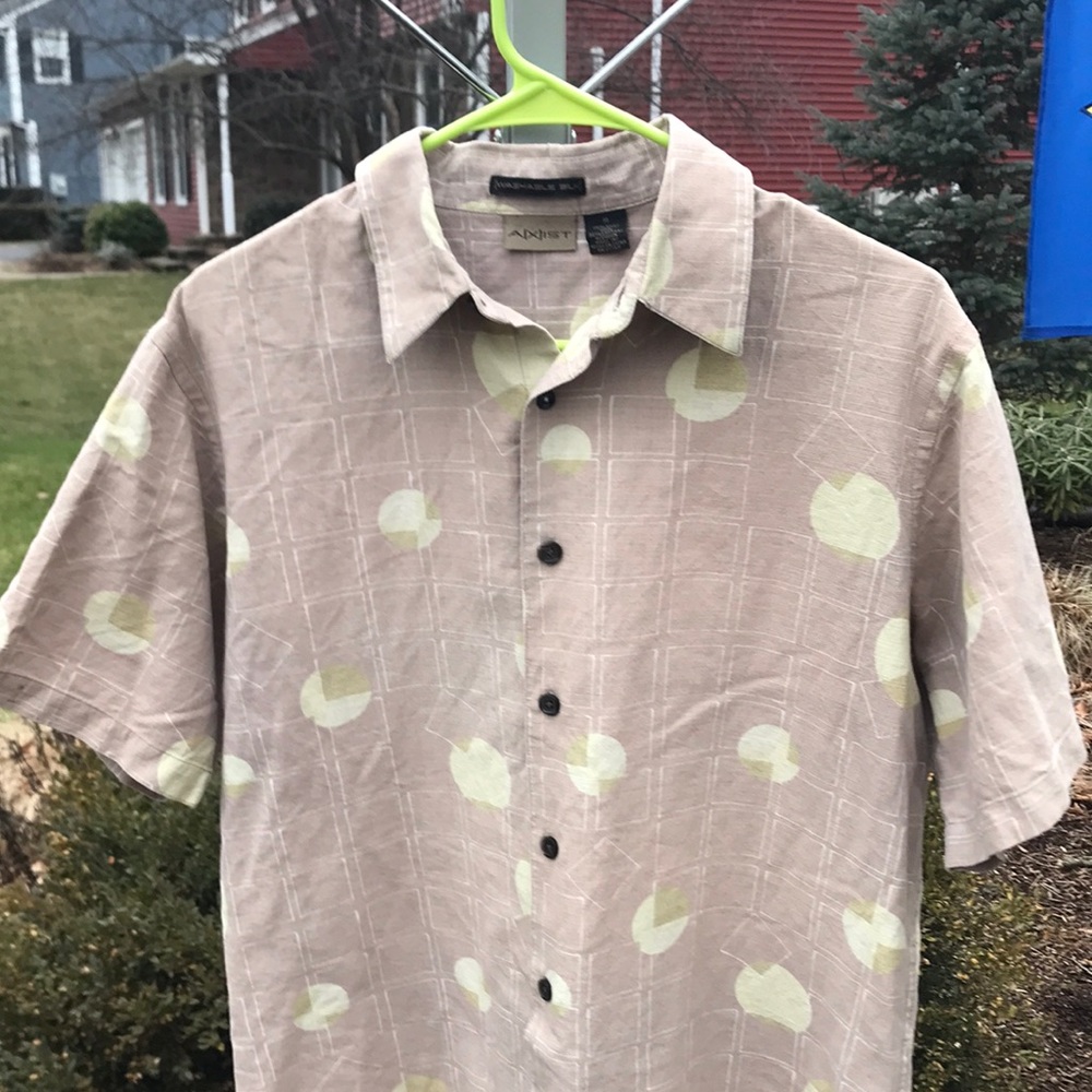 A[X]IST Mens Size M Geo Patterned Silk, Short Sleeve, Tan/Cream Button Shirt